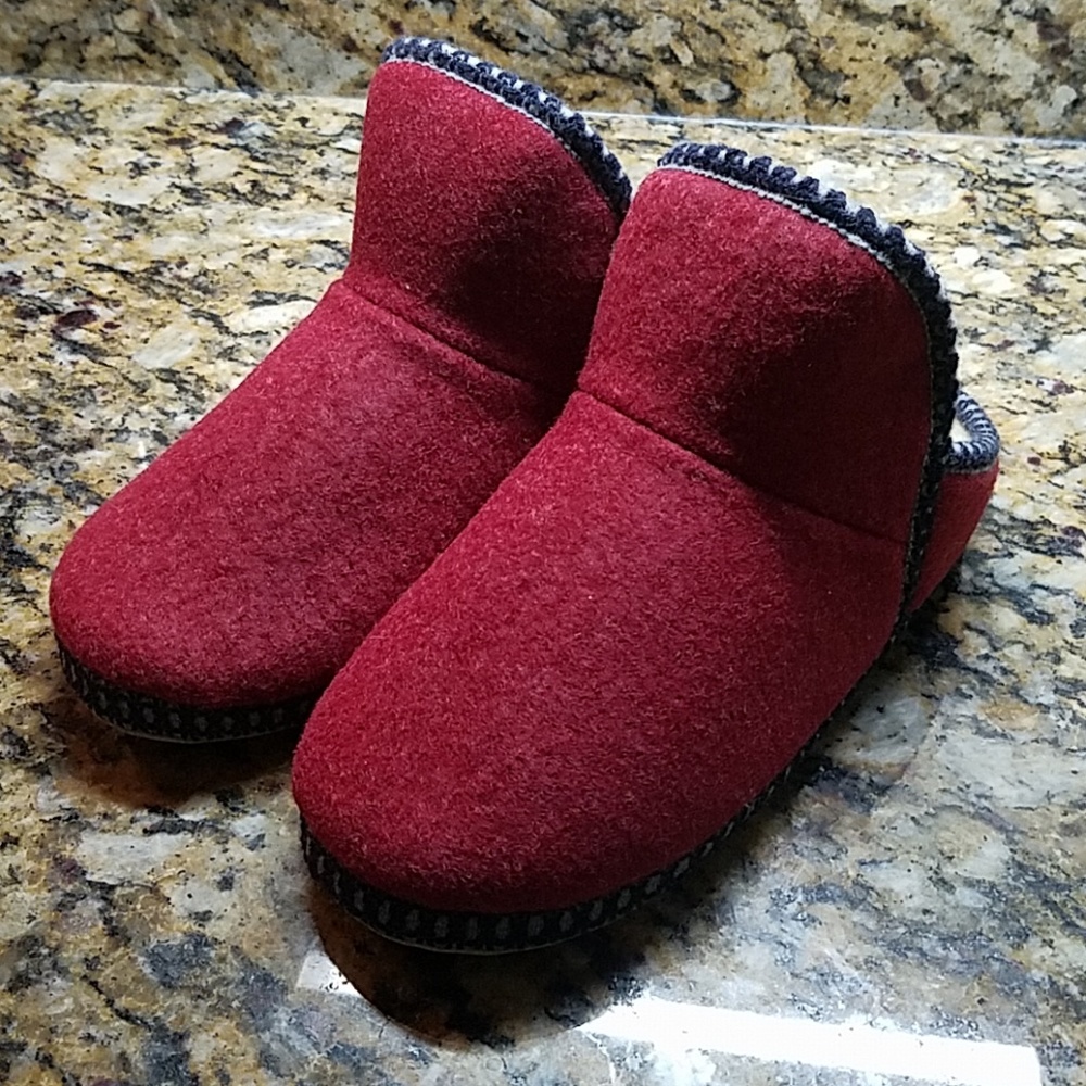 Slippers - Picture 2 of 4
